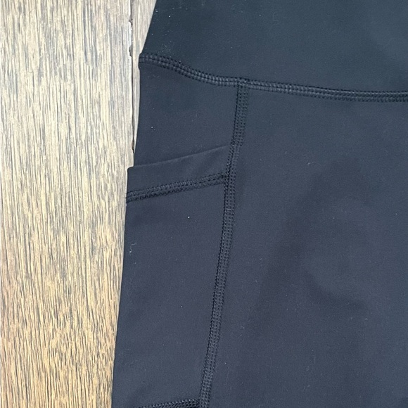 YOGALICIOUS LUX Black Cropped Leggings L High Rise Pockets - Picture 3 of 8